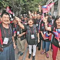 大批韓國瑜的支持者出席黨代會。（中時電子報圖片）