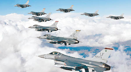 台要求F16戰機（圖）機師與美機師作戰術訓練。（互聯網圖片）