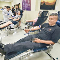 案中多人重傷，民眾紛紛捐血。（美聯社圖片）