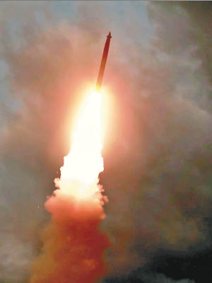 北韓近期多次發射飛行物。圖為當地官媒月初播出試射導彈。