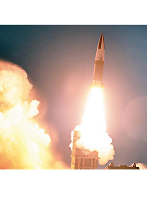 北韓新型戰術地對地彈道導彈或可進行霰彈攻擊。（朝中社圖片）