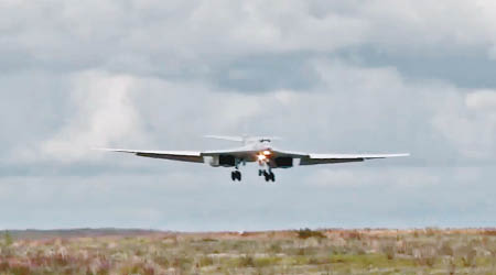 圖-160轟炸機飛抵阿納德爾。
