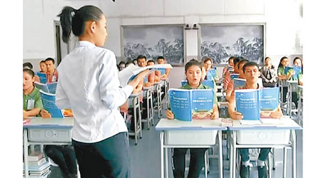 白皮書強調當局在新疆開展教育培訓工作為要反恐。（美聯社圖片）