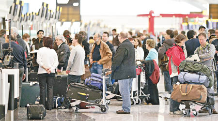 英國航空業過去屢屢罷工，最受苦的自然是旅客。