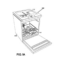 法拉巴希的新發明自動換尿布機去年獲得美國專利。