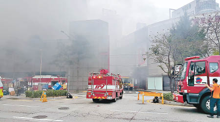 批發市場濃煙沖天。（互聯網圖片）