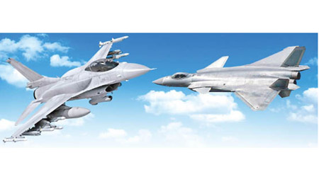 嚴德發指F16V（左）有力擊落殲20（右）。