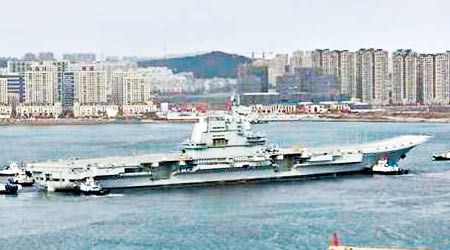 中國首艘國產航母進行多次海試。（互聯網圖片）