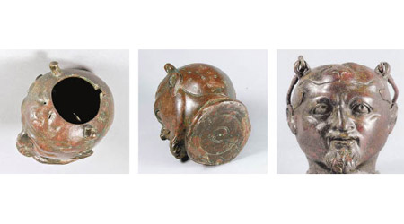 （左至右）頭狀銅罐是香脂盒，設計精美，描繪摔跤手的頭部。