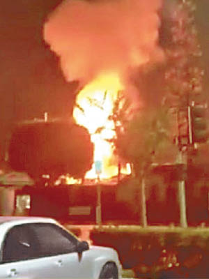 加州變電站爆炸，火球沖天。（電視畫面）