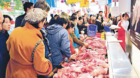 內地豬肉供應緊張，市民要捱貴豬肉。（資料圖片）