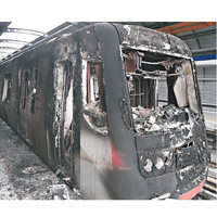 智利有地鐵列車被焚毀。