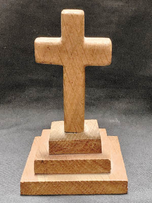 十字架由已沉沒百年的鐵達尼號殘骸製成。