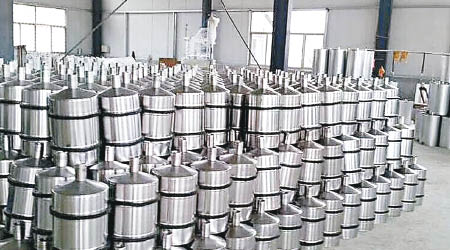 中國出口到美國的不銹鋼啤酒桶數量龐大。（互聯網圖片）