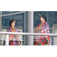 佳子公主（左）和真子公主（右）穿上日本傳統服飾。