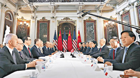 中美貿易談判代表早前於白宮磋商。