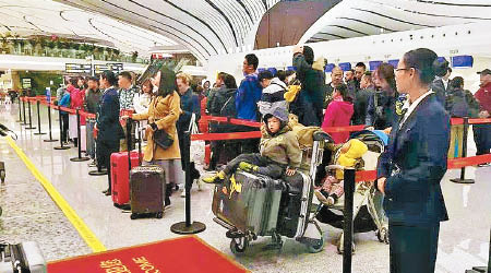 首批旅客準備出發往曼谷。（互聯網圖片）