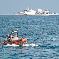 美國海岸巡邏艦進入黃海，中國海警輪近距離監視。