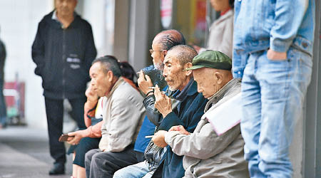 中國人口老化嚴重，人均壽命不足69歲。