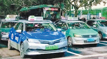 濟南有市民投訴網約車平台沒有顯示的士車款。（互聯網圖片）