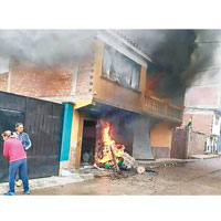 礦業部長納瓦羅的住宅遭縱火。