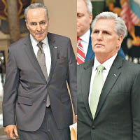 舒默（左）去信美國陸軍部長麥卡錫（右）。（美聯社圖片）
