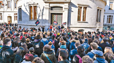 里昂有大批學生響應示威。