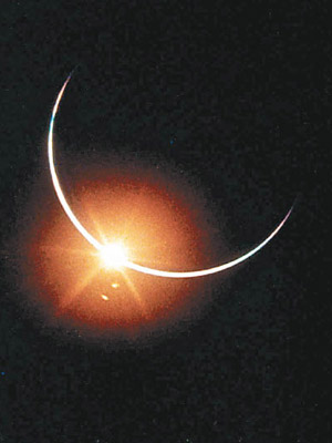 太陽神十二號在太空攝得日食美景。