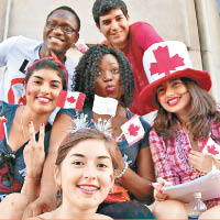 加拿大移民入籍申請減少。