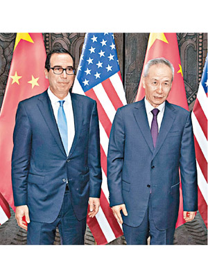 中美未公布何時簽署第一階段貿易協議。圖為姆紐欽（左）及劉鶴（右）。