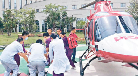 醫院出動直升機接載病人。（互聯網圖片）