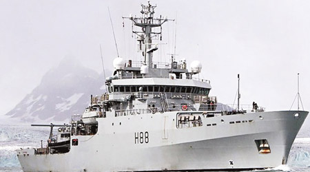 英軍測量船企業號駛入台海。