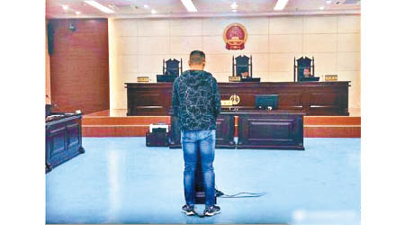 劉男出庭受審。