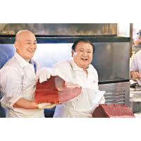 木村清（右）希望為客人奉上最好的吞拿魚。