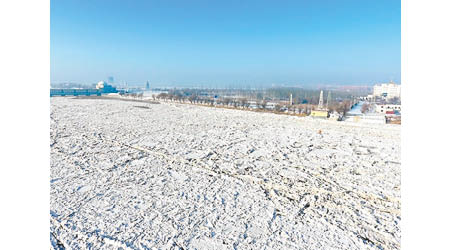 黃河內蒙古巴彥高勒河段被冰封。