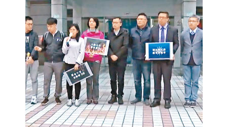 多名青年黨員要求吳敦義辭職。（電視畫面）