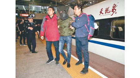 深圳警方早前在市內拘捕黑社會分子，圖片與本案無關。