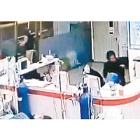發生四人被斬的北京朝陽醫院，曾收留醫鬧殺人兇手的母親。圖為鋸頸殺女醫生情況。