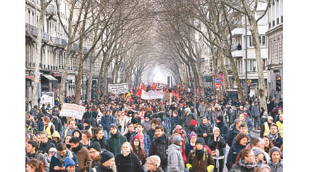 法國罷工示威浪潮持續。（美聯社圖片）