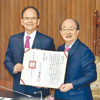 游錫堃（左）當選立法院長。