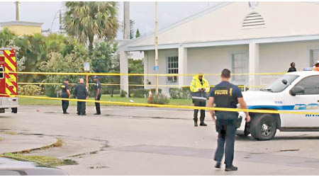 警方在發生槍擊案的教堂調查。（美聯社圖片）