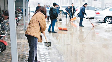 天津寶坻區加強消毒及限制居民外出購物。