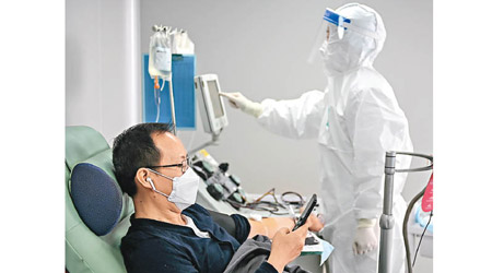 廣州新冠肺炎康復人士前往捐血漿。