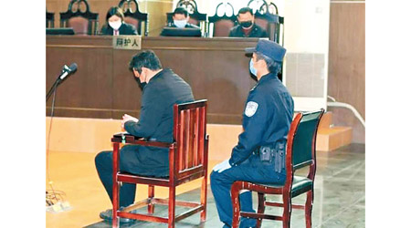 杜某因哄抬口罩物價被判刑。