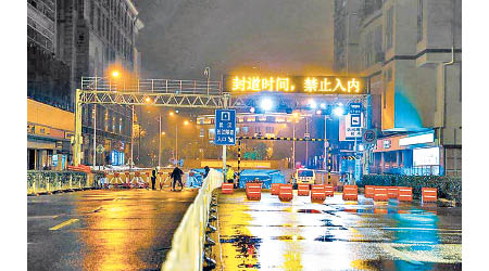 武漢市早已封城，禁止車輛進出。