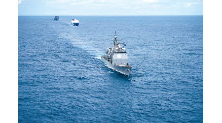 美軍模擬替船隊護航。
