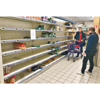 法國超市貨架幾乎清空。
