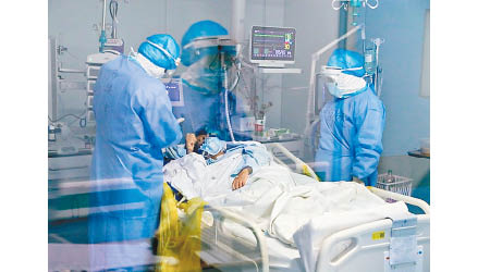 患者在武漢大學人民醫院留醫。（中新社圖片）