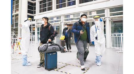 北京中國國際展覽中心新館成為集中檢查入境人士地點。（中新社圖片）