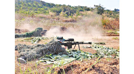 兩軍進行實彈射擊訓練。